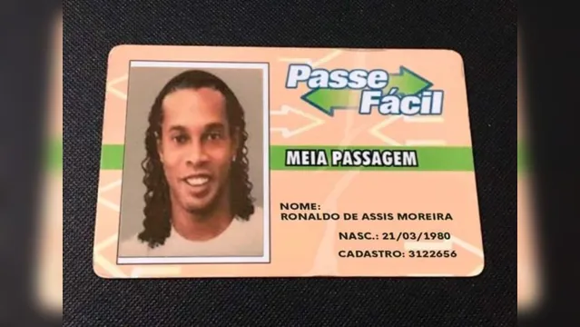 Imagem ilustrativa da notícia Passaporte falso é nova polêmica de Ronaldinho; relembre outras