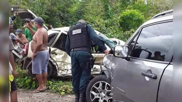 Imagem ilustrativa da notícia Colisão deixa condutor gravemente ferido em rodovia paraense
