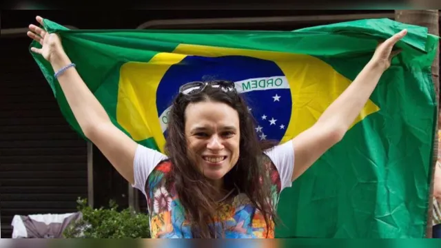 Imagem ilustrativa da notícia Bolsonaro
tem que sair da Presidência, afirma Janaina Paschoal. Veja!
