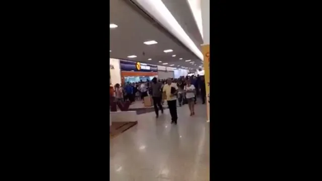 Imagem ilustrativa da notícia Multidão se aglomera em shopping em meio à pandemia; veja vídeo