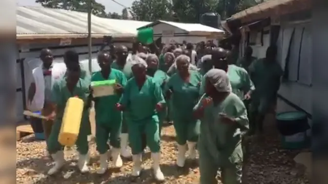 Imagem ilustrativa da notícia Última paciente com ebola tem alta no Congo e médicos comemoram