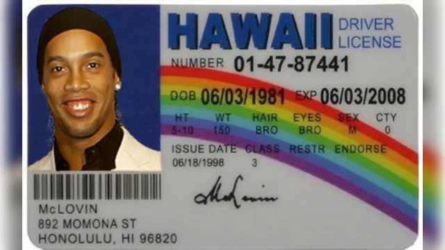 Imagem ilustrativa da notícia Internet não perdoa: Ronaldinho detido com passaporte falso vira meme. Veja os melhores