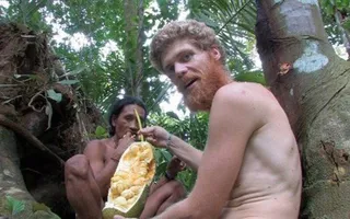 Audun Amundsen com membro da tribo mentawai, da Indonésia