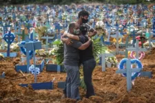  O Brasil está no 83º dia do surto e ainda não chegou ao pico da doença.