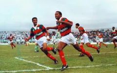 Características de Denner faziam com que o jogador fosse comparado a Pelé.