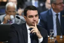 O ministro Félix Fischer, do Superior Tribunal de Justiça (STJ), rejeitou pedido do senador Flávio Bolsonaro para suspender as investigações do caso Queiroz.