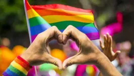 Cinco deputados distritais tentam derrubar sanção do Buriti que incluiu a Parada do Orgulho Gay no calendário oficial.