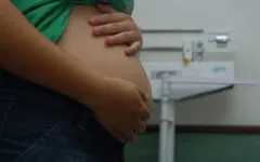 Caso viralizou no Twitter sobre gravidez pós-ménage