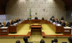 A proposta de negociação direta entre patrão e empregado para reduzir jornadas e suspender contratos durante a pandemia do novo coronavírus está na MP (medida provisória) 936, editada pelo presidente Jair Bolsonaro.