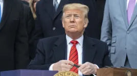 Imagem ilustrativa da notícia Trump orienta Marinha a destruir navios iranianos que incomodem