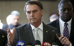 Imagem ilustrativa da notícia 'Jamais eu entregaria um telefone meu', diz Bolsonaro após despacho de
Celso de Mello