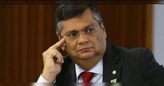 Imagem ilustrativa da notícia Bolsonaro manda Receita Federal processar Flávio Dino por importar respiradores