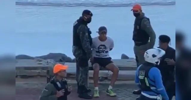 Imagem ilustrativa da notícia Homem é detido ao caminhar em praia do Recife; assista