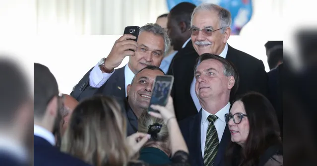 Imagem ilustrativa da notícia Ninguém vai querer dar um golpe em cima de mim, não, diz Bolsonaro