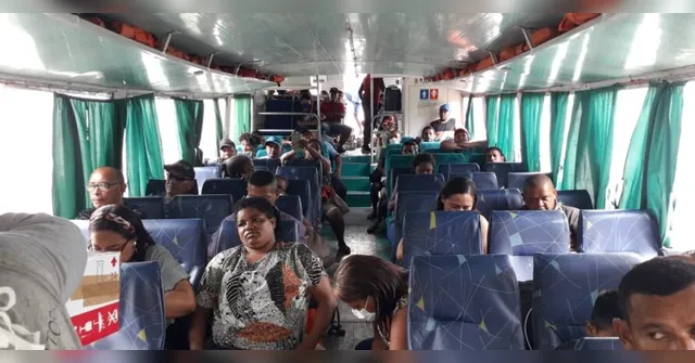Imagem ilustrativa da notícia Embarcação
que transportava passageiros irregularmente para Ponta de Pedras é apreendida