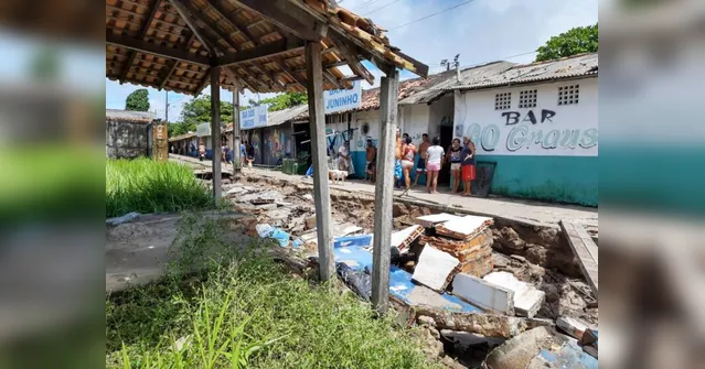 Imagem ilustrativa da notícia Forte chuva e força da água deixam barracas destruídas em Outeiro