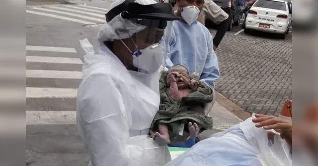 Imagem ilustrativa da notícia Bebê nasce dentro do carro em frente ao Hospital Abelardo Santos. Veja o vídeo!