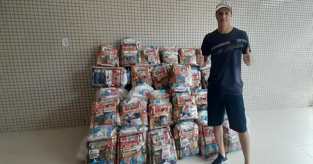 Imagem ilustrativa da notícia Goleiro do Remo faz doações de cestas básicas