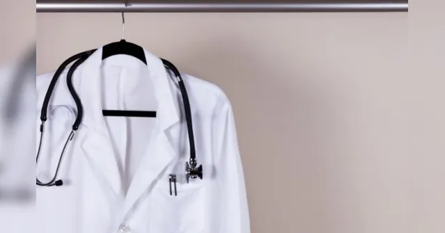 Imagem ilustrativa da notícia Inusitado! Sex Shop doa fantasias de médico a hospitais