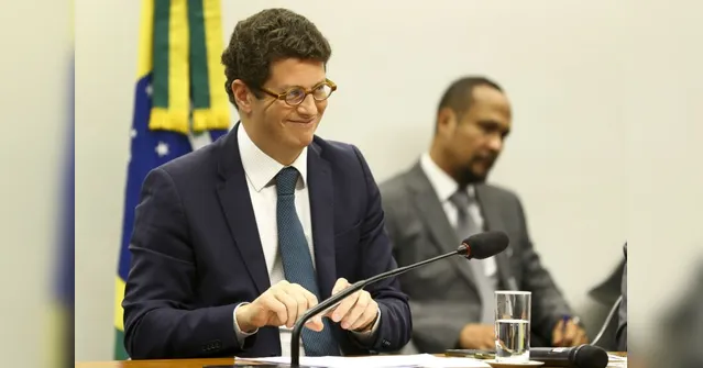 Imagem ilustrativa da notícia Passar a boiada quer dizer atualizar normas de todos os ministérios, diz
Salles