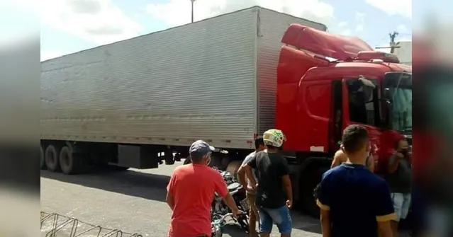 Imagem ilustrativa da notícia Motorista morre dentro de caminhão na Cidade Nova após mal súbito
