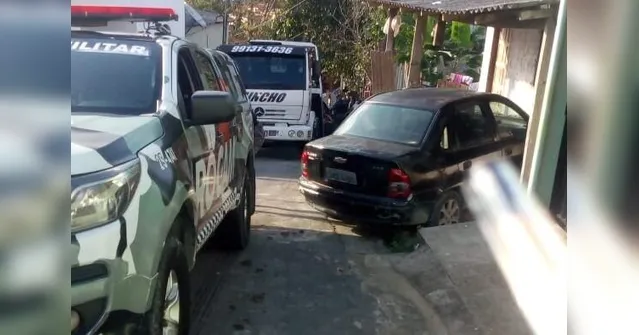 Imagem ilustrativa da notícia Imagens fortes! Sequestradores trocam tiros com a Polícia e um acaba morto; veja o vídeo