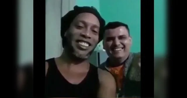 Imagem ilustrativa da notícia Ronaldinho grava vídeo da cadeia e internautas não perdoam: "dibrou a segurança"
