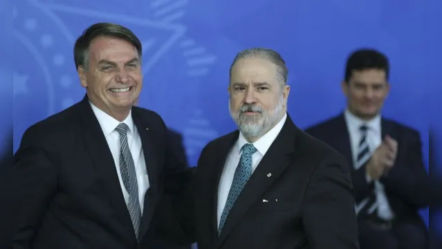 Imagem ilustrativa da notícia Bolsonaro considera indicar Aras ao STF após demissão de Moro