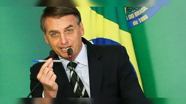 Imagem ilustrativa da notícia Bolsonaro nomeia 'braço direito' de Ramagem para chefiar Polícia Federal