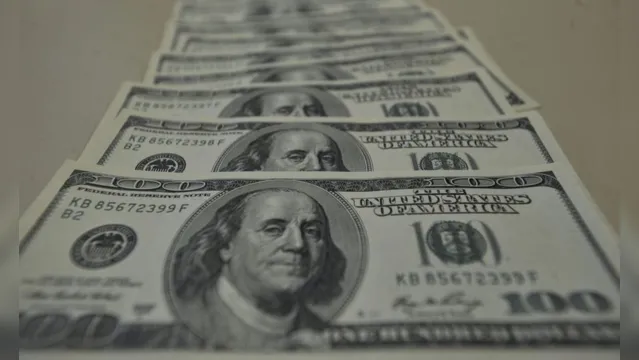 Imagem ilustrativa da notícia Dólar bate recorde e chega a R$5, 92 nesta quarta