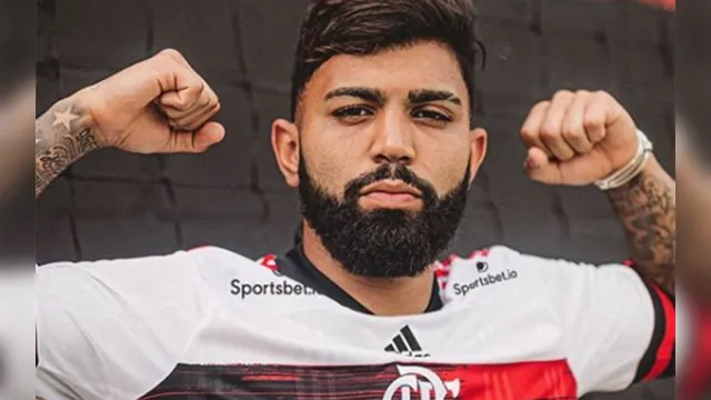 Imagem ilustrativa da notícia Jogadores exibem nova camisa do Flamengo nas redes sociais