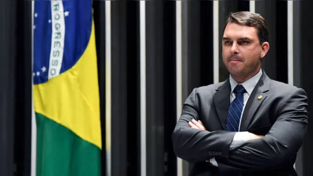 Imagem ilustrativa da notícia PSL diz que vai cobrar devolução de R$ 500 mil pago por Flávio Bolsonaro a advogado