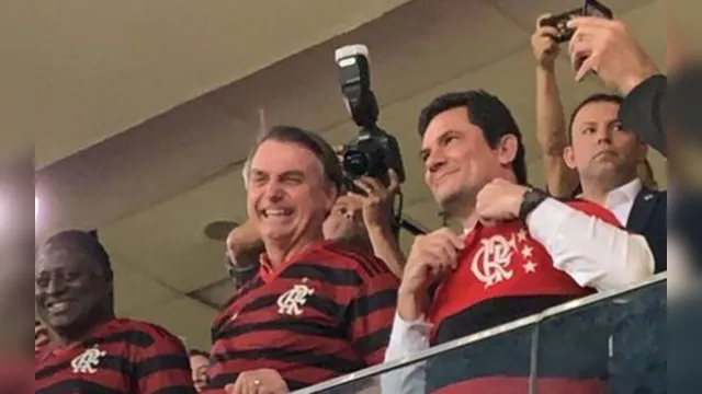 Imagem ilustrativa da notícia Bolsonaro discute volta do futebol com presidentes de Flamengo e Vasco