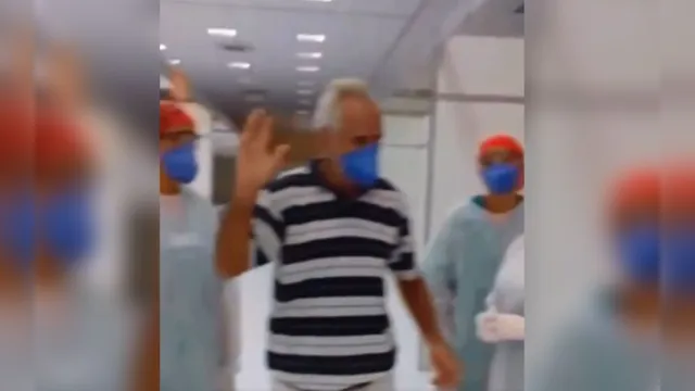 Imagem ilustrativa da notícia Primeiro
paciente de covid-19 a ter alta do Hospital de Campanha de Marabá sai sob
aplausos. Veja!
