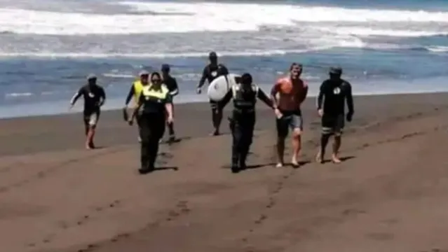 Imagem ilustrativa da notícia Campeão mundial de surfe ignora quarentena e é preso logo ao sair do mar