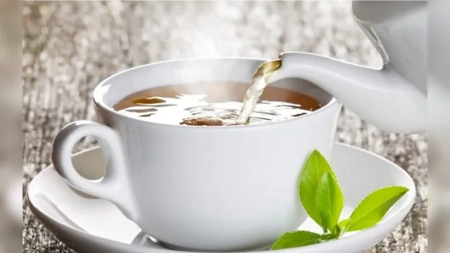 Imagem ilustrativa da notícia Fake: chá com mistura de jambu, limão, alho e paracetamol não cura a Covid-19