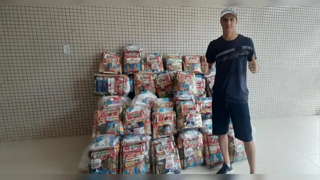 Imagem ilustrativa da notícia Goleiro do Remo faz doações de cestas básicas