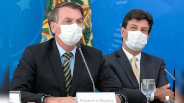 Imagem ilustrativa da notícia Mandetta
diz que não se deve politizar cloroquina, e Bolsonaro defende a droga