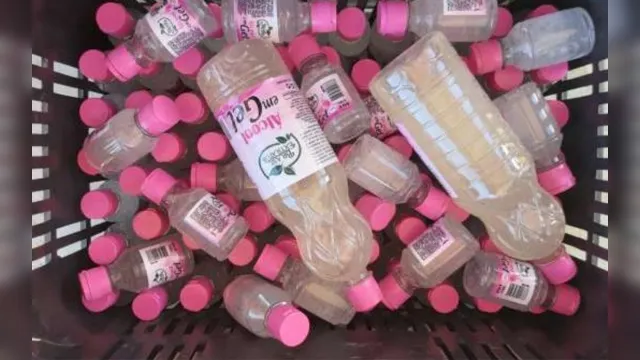 Imagem ilustrativa da notícia Fábrica de cosméticos é fechada por produzir álcool em gel adulterado