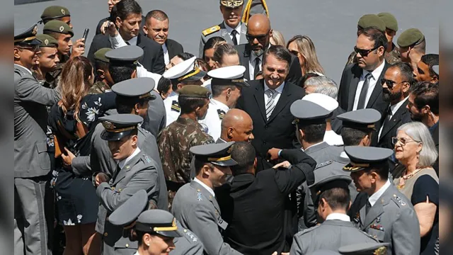 Imagem ilustrativa da notícia Bolsonaro diz estar com Forças Armadas e 'povo' e mira STF ao citar 'limite'