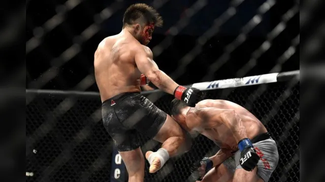 Imagem ilustrativa da notícia "Ele cheirava a álcool e cigarro", diz lutador sobre árbitro do UFC
