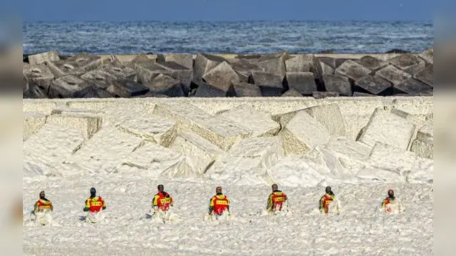 Imagem ilustrativa da notícia Cinco surfistas morrem após serem atingidos por espumas do mar