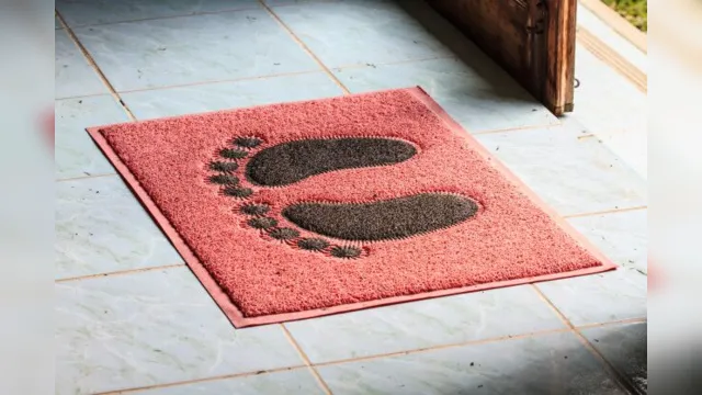 Imagem ilustrativa da notícia Covid-19: especialistas orientam retirar tapetes, carpetes e entrar em casa descalço