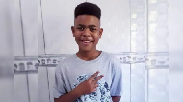 Imagem ilustrativa da notícia Menino de 14
anos morre baleado em operação da polícia 