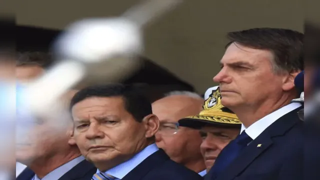 Imagem ilustrativa da notícia Presidente Bolsonaro afirma que Mourão é "mais tosco" do que ele