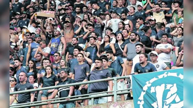 Imagem ilustrativa da notícia Prevendo meses sem futebol, torcedores ainda lamentam suspensão do Parazão