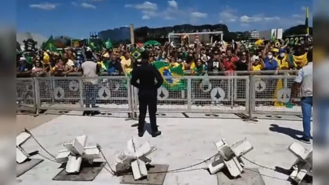 Imagem ilustrativa da notícia Vídeo: Jornalistas são agredidos com chutes e murros por apoiadores de Bolsonaro