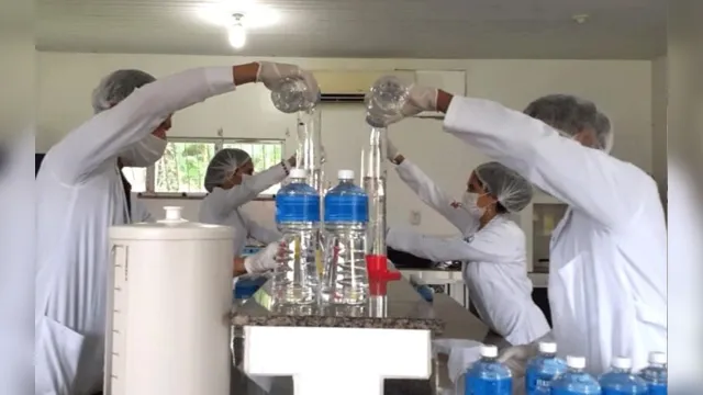 Imagem ilustrativa da notícia Covid-19: Estudantes de Química e Biologia da Uepa de Cametá produzem álcool 70º
