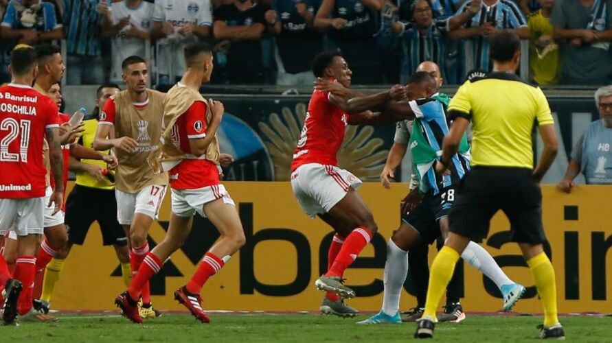 conmebol suspende jogadores envolvidos em briga em cl ssico esporte conmebol suspende jogadores envolvidos em briga em cl ssico esporte