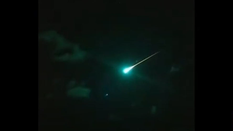 Meteoro verde é visto cruzando os céus nesta madrugada; veja! • DOL